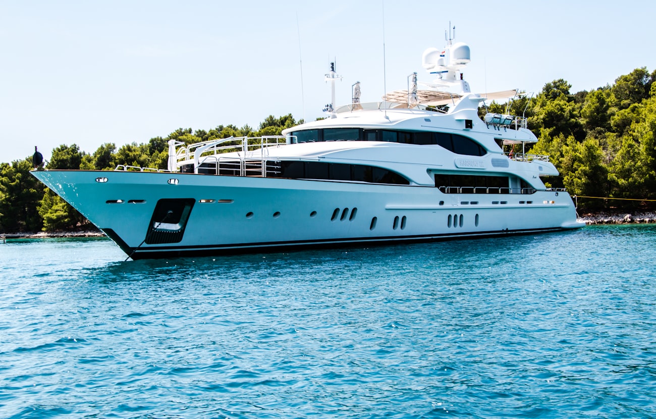 100 Feet Mega Yacht view 3